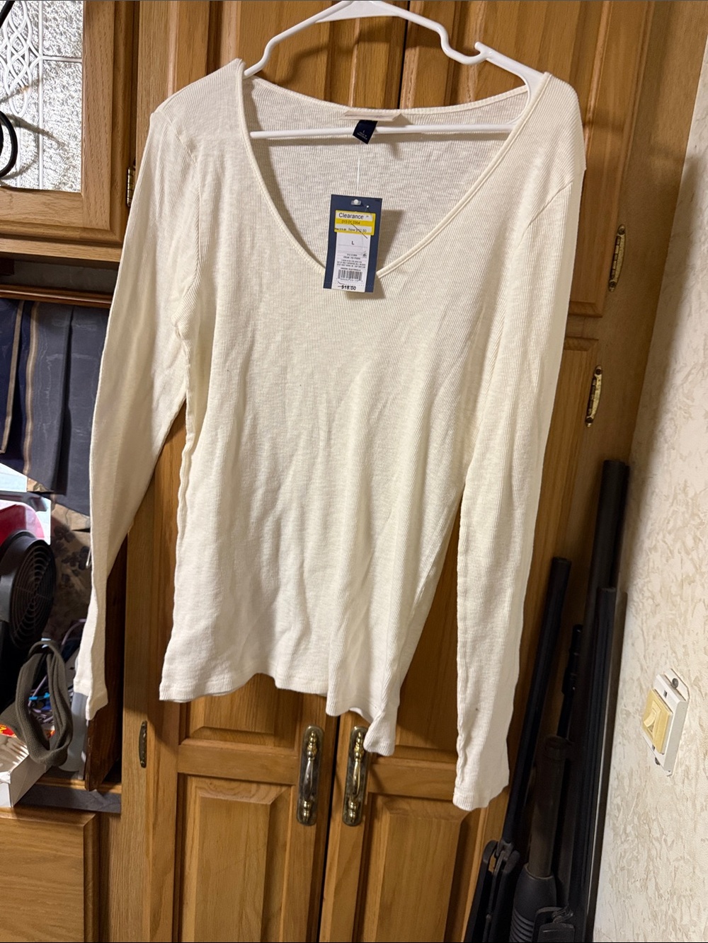Universal Thread Cream V-Neck Lightweight Sweater